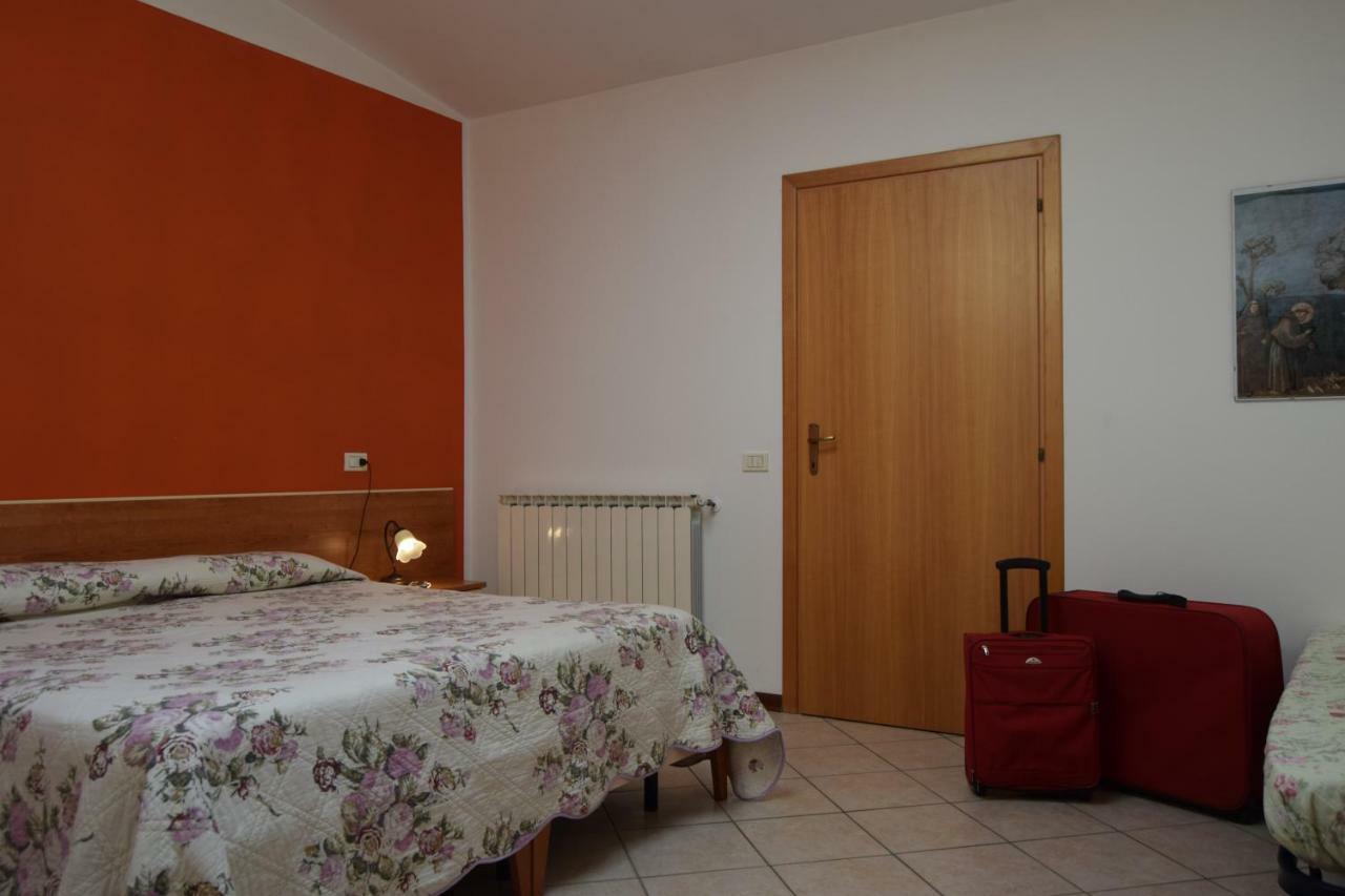 Il Turrione "App. Santa Chiara" Daire Assisi Dış mekan fotoğraf